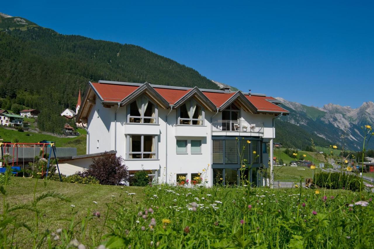 Bed and Breakfast Adrian à Sankt Anton am Arlberg Extérieur photo