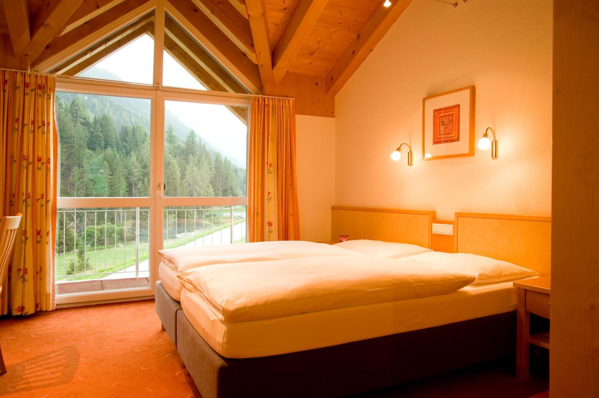 Bed and Breakfast Adrian à Sankt Anton am Arlberg Extérieur photo